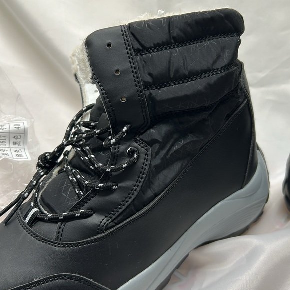 Fax Fur Lined Waterproof Lace Up Boots. Size 8. Black. NWT - Picture 8 of 10